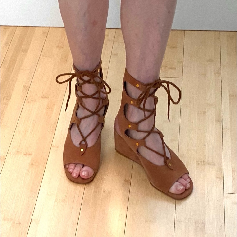 NWT CHLOE TAN SUEDE LACE UP WEDGE RUNWAY GLADIATOR SANDAL - Picture 13 of 16
